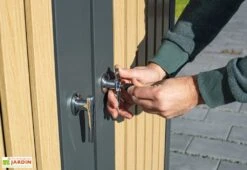 Cache Poubelle Extérieur Double Acier Imitation Bois – 2x 240 Litres -Garantia Soldes detail poignees cache poubelle westmann wmhhwtc 62